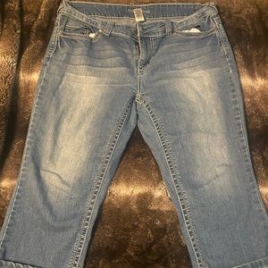 Maurice’s capris, Size 16